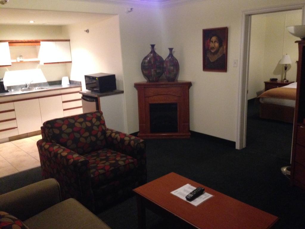 Ptarmigan Inn Hay River Δωμάτιο φωτογραφία