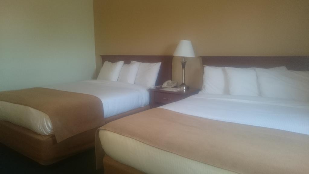 Ptarmigan Inn Hay River Δωμάτιο φωτογραφία