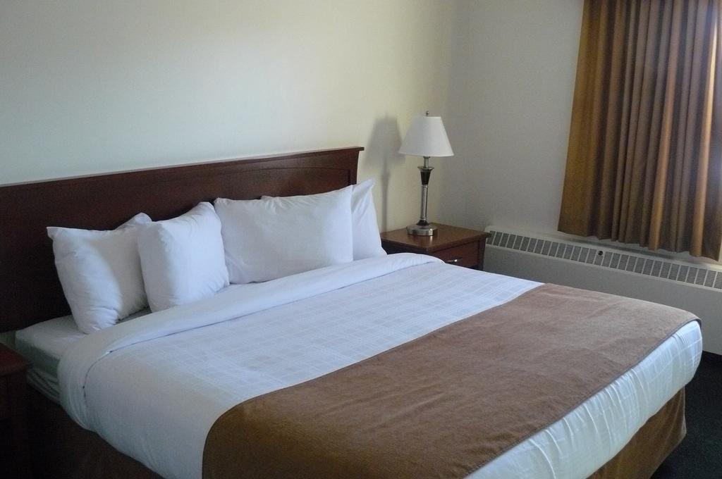 Ptarmigan Inn Hay River Δωμάτιο φωτογραφία
